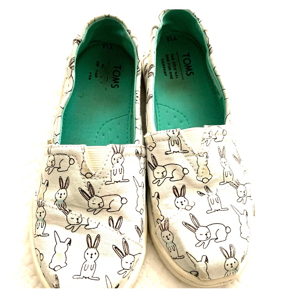 TOMS Youth Canvas Slip ons, Size Y13